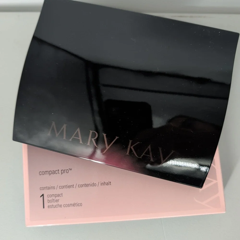 Mary Kay Compact Pro Black Magnetic Refillable Makeup Palette Case New 018587